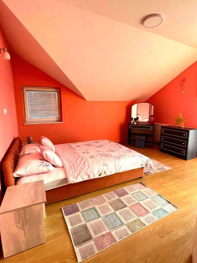 Villa 2 Etagen Mit Grossen Garten Modrica Esterno foto