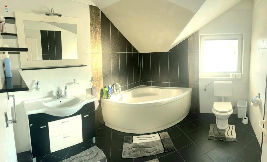 Villa 2 Etagen Mit Grossen Garten Modrica Esterno foto